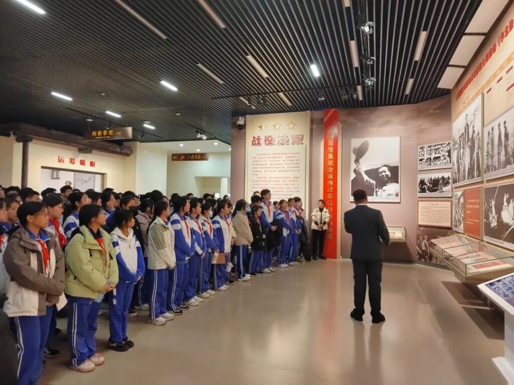 社会实践 | 厚植爱国情怀，赓续革命精神——高新区第一学校八年级参观平津战役纪念馆及金汤桥主题教育实践活动